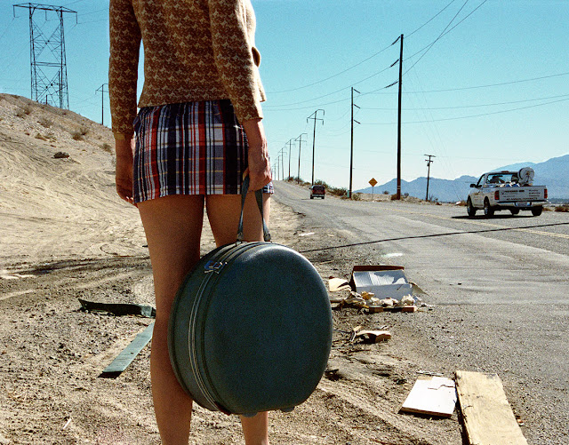 http://3.bp.blogspot.com/-uYu2CosKC94/T2jZ2Gr1w_I/AAAAAAAAEGQ/MaQYNAUgqG0/s640/Alex_Prager_04.jpg
