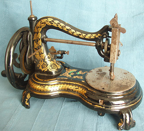 My Antique World The short history of sewing machines Sewing machine ancient things