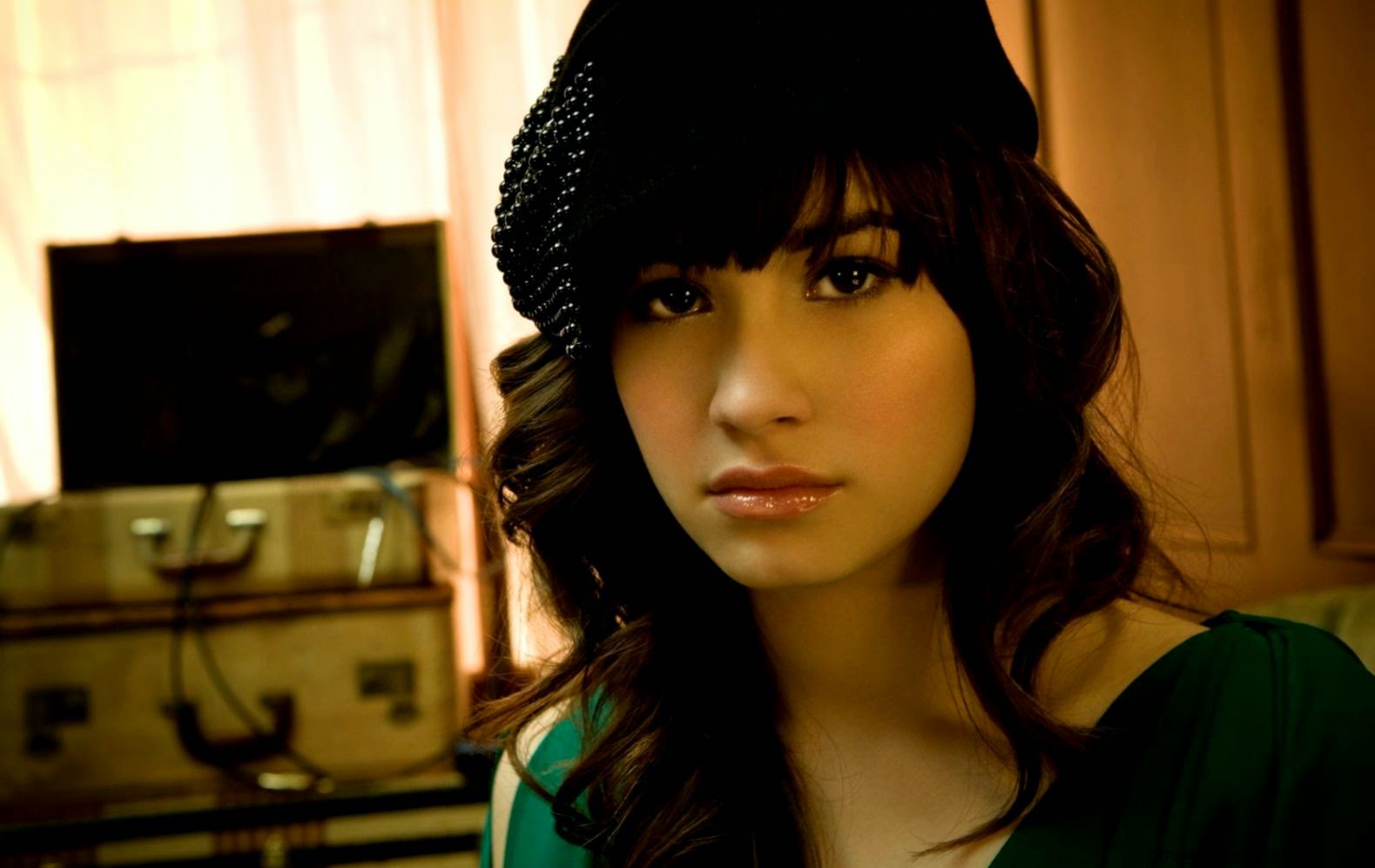 Demi Lovato casual outfit Wallpapers Galaxy Demi Lovato casual outfit Wallpapers Galaxy