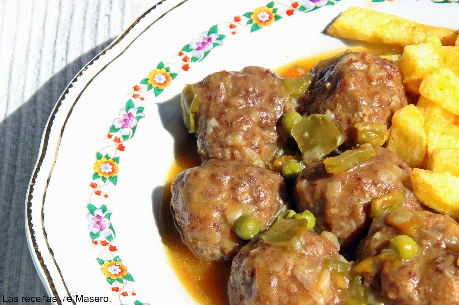 Albóndigas En Salsa De Verduras
