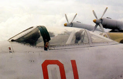 Фонарь кабины МиГ 9, выставленного в Монинском авиамузее. 