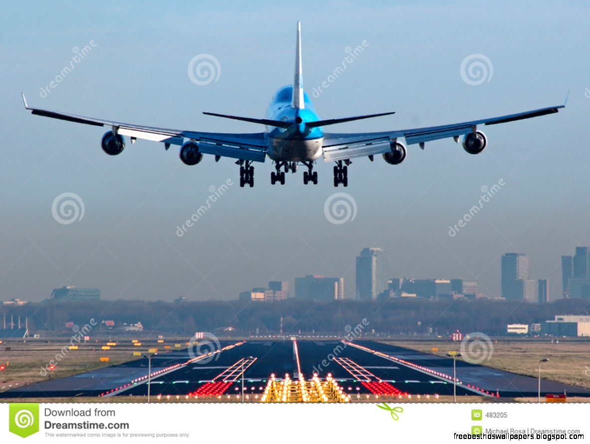 Boeing 747 Airplane About To Touchdown Royalty Free Stock Photo Boeing 747 Airplane About To Touchdown Royalty Free Stock Photo