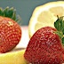 الليمون والفراولة لعلاج اصفرار الأسنان