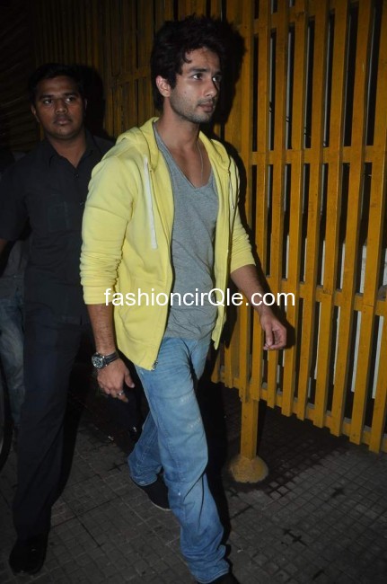 Shahid & Priyanka Arriving To Watch Teri Meri Kahani @ Ketnav - Sexy Indian Actresses Pictures - Famous Celebrity Picture 