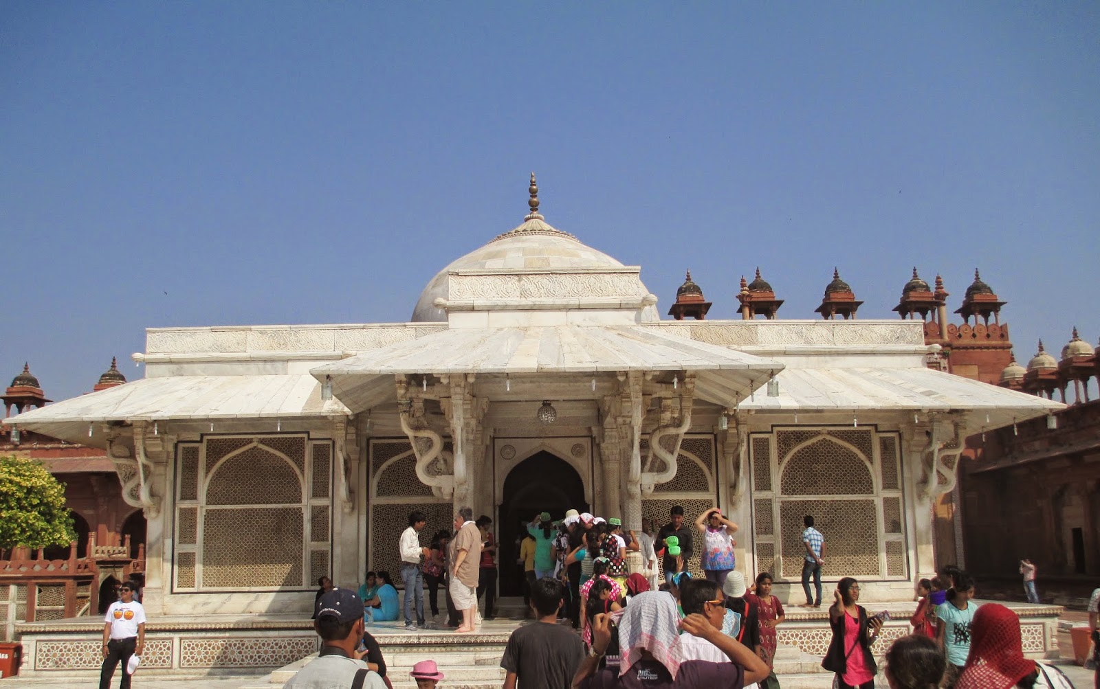 buland darwaza Tourists visiting fatehpur sikri can not miss the buland darwaza it is well termed as “gate of magnificence” this building was built by emperor akbar to. buland darwaza Tourists visiting fatehpur sikri can not miss the buland darwaza it is well termed as “gate of magnificence” this building was built by emperor akbar to.