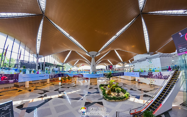 Playing with interior photography inside KLIA while walking around