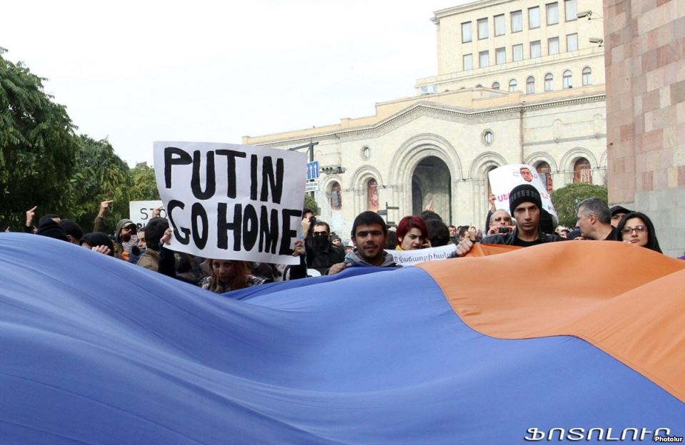 Piden que embajador ruso se disculpe con ONGs armenias