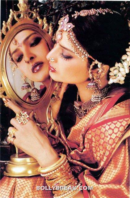 Rekha kissing herself in mirror - (11) - Rekha Hot Pics - 1980's 1970's Rekha Photo Gallery