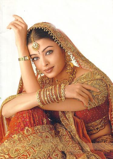 Bollywood Glamour Queen Aishwarya Rai Bacchan In Dulhan Dress