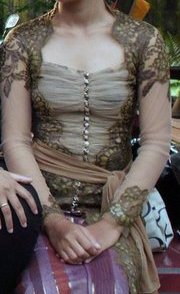 Kebaya modifikasi harga tergantung jenis kain