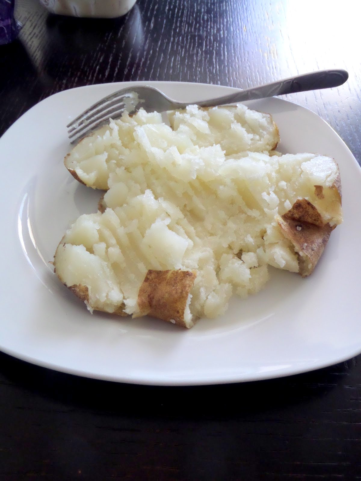 How to Make a Great Baked Potato:  Baked potatoes are a simple and tasty side to any meal.  They can even be a great meal all on there own.