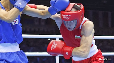 Българинът Александър Александров - Памперса постигна фантастична победа в категория до 49 килограма на боксовия турнир на Игрите в Лондон.