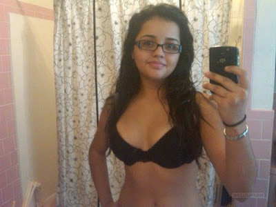 Cewek India Bugil Narsis Pake Blackberry Cewek India Bugil Narsis Pake Blackberry