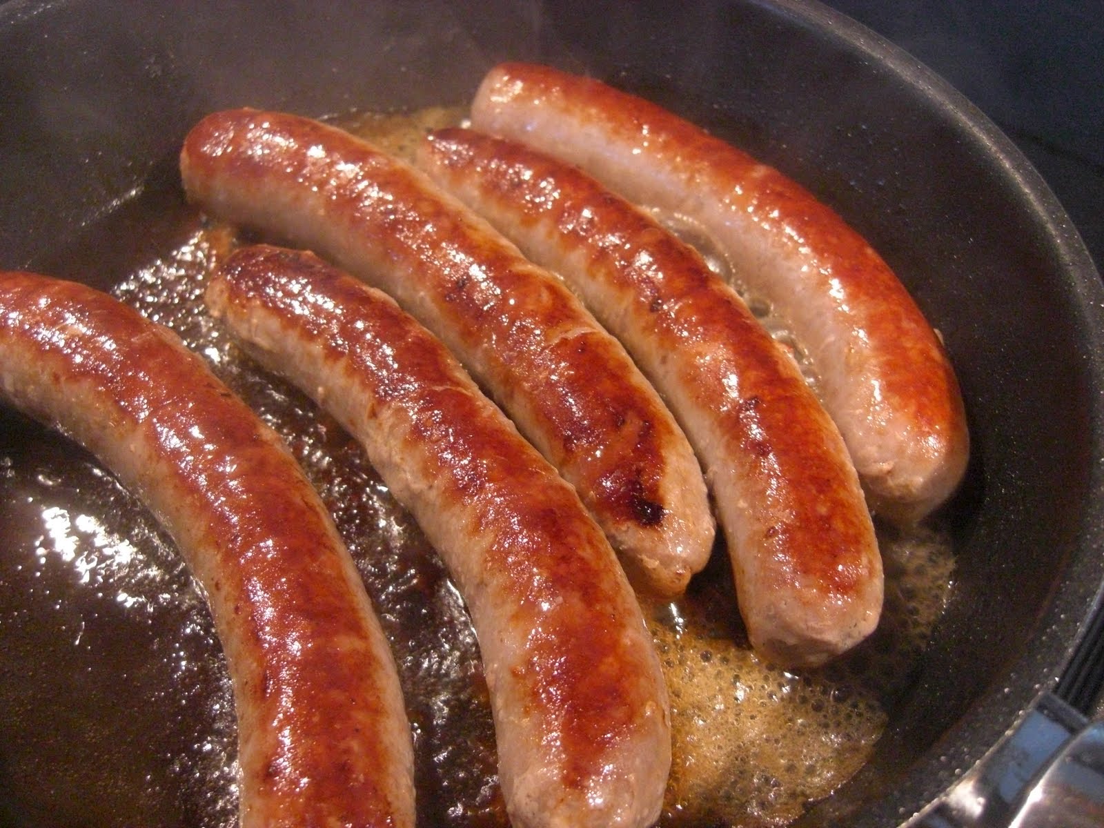 Überall & Nirgendwo Weltbeste Bratwurst mit PfannenWirsing und Laugenbrezelchips