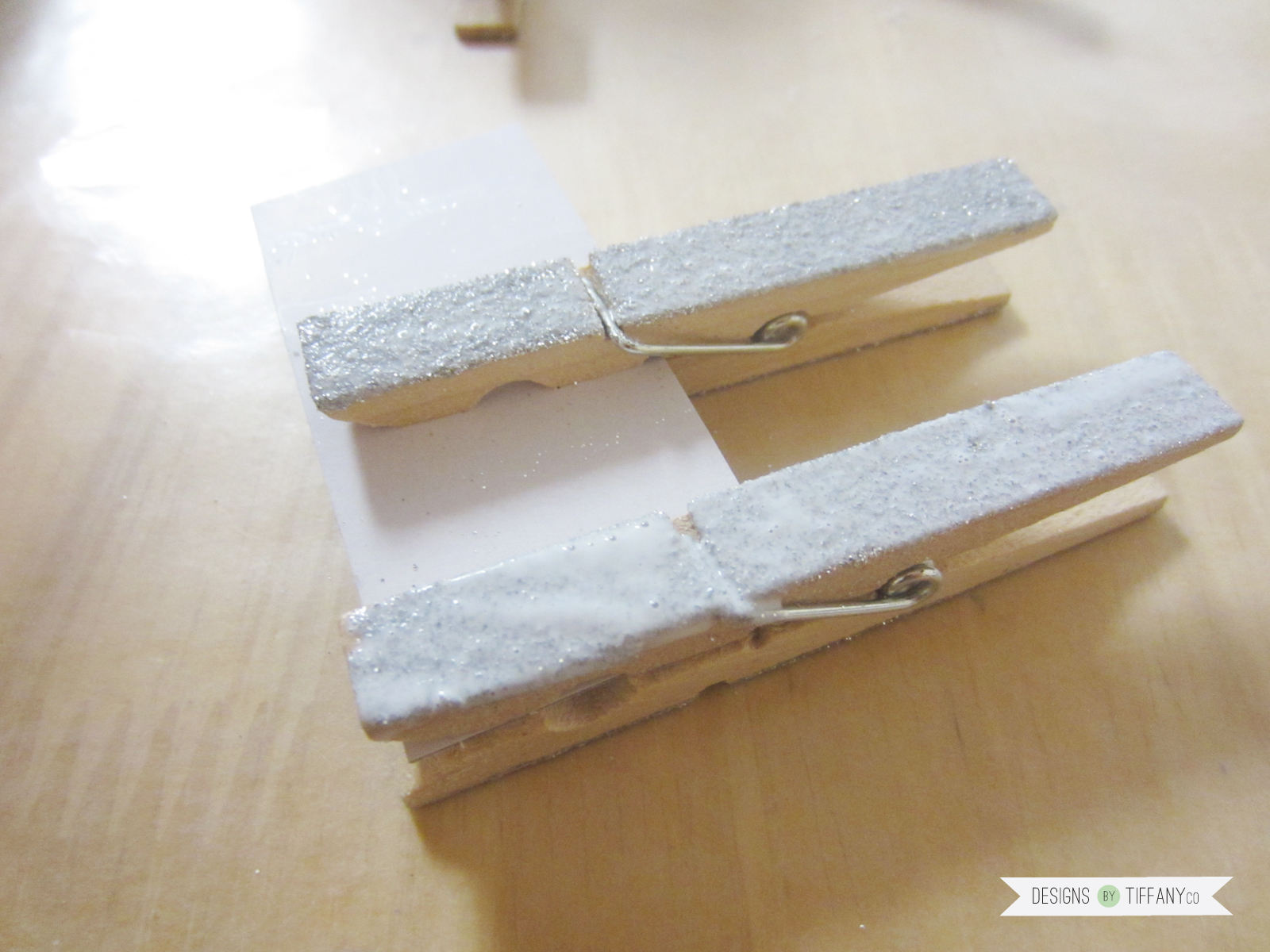 DIY Tutorial How to Keep Glitter on Things Designs by TiffanyCo