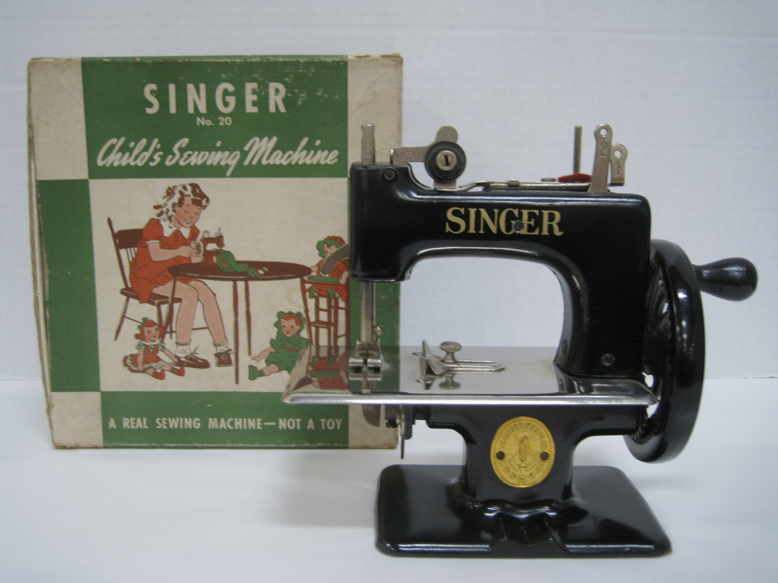 Antiques, Art, and Collectibles: Vintage Child's Singer Sewing Machine