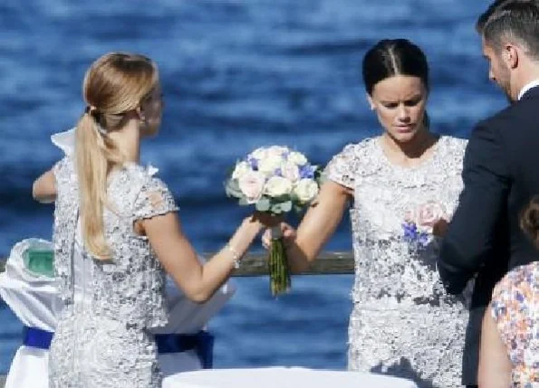 Congratulations to Lina Hellqvist and Jonas Frejd who got married today. Princess Sofia and Sara were their sister's bridesmaids.
