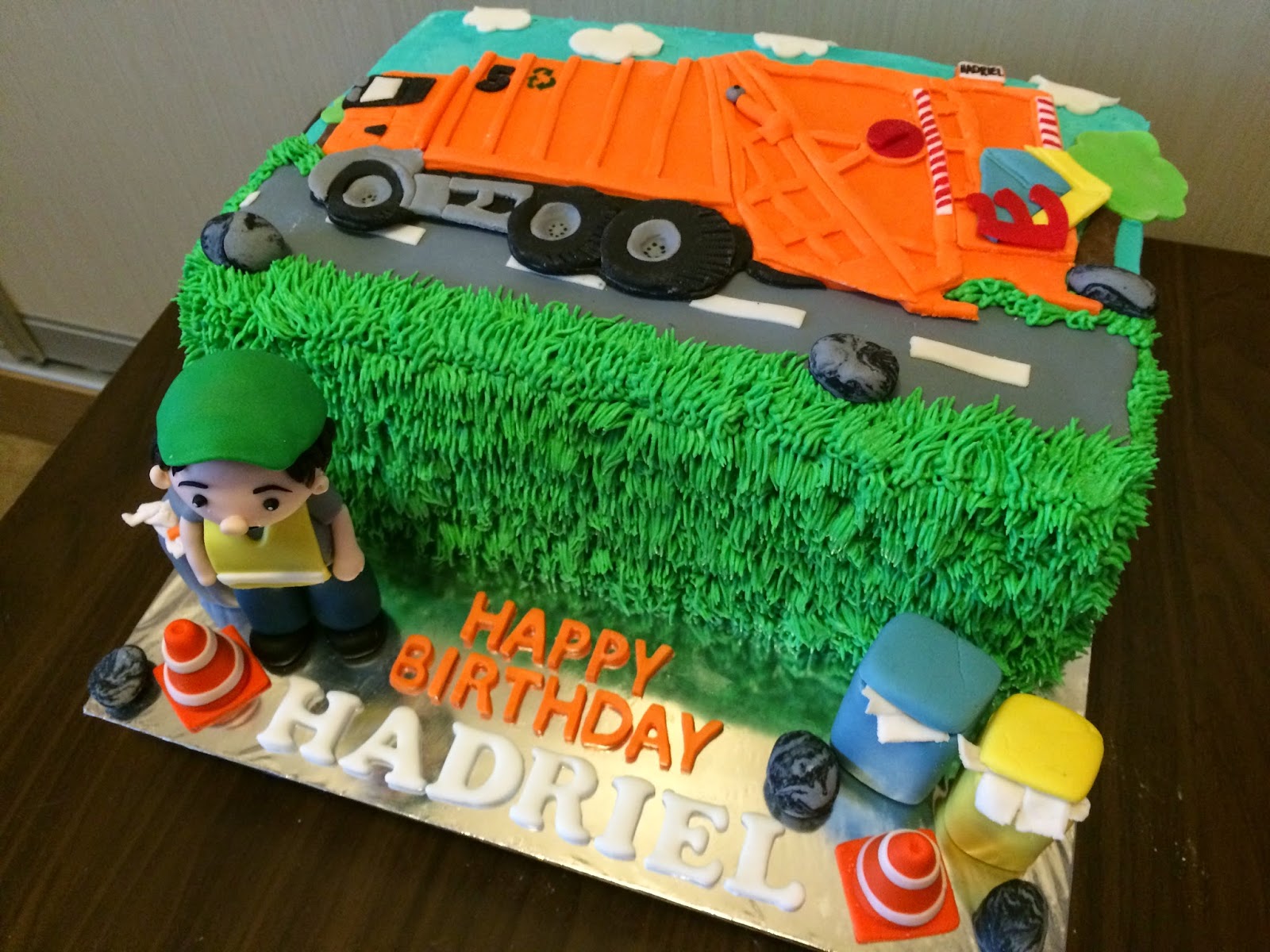 Crissa's Cake Corner! Garbage Truck Cake