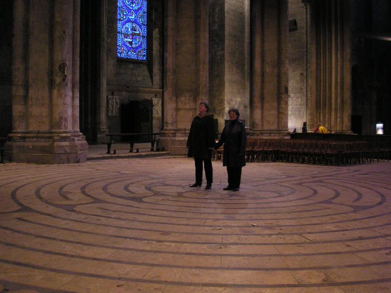 chartres labyrinth pattern