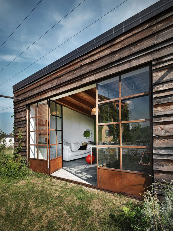 Hogares Frescos: Casa de Campo Contemporánea Tocada por el Sol, en Zona