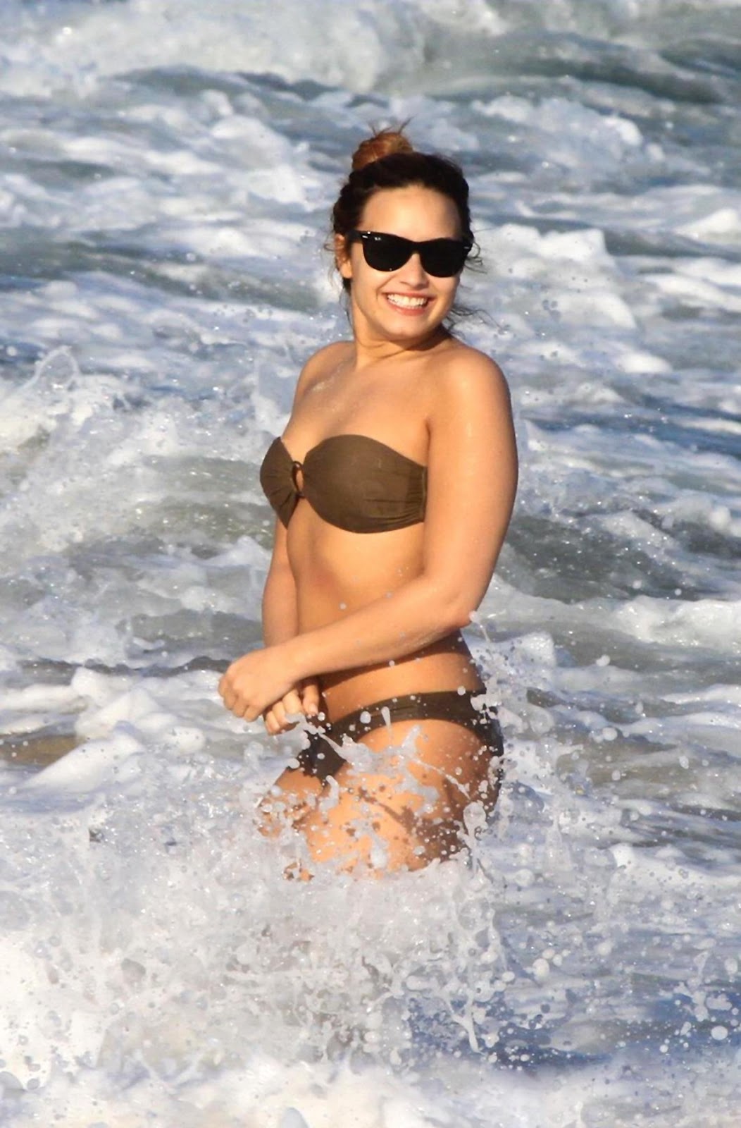 http://3.bp.blogspot.com/-uoKWUe2Pu6o/T5WjGSBqBfI/AAAAAAAAEUQ/SC-ZA-hPIYg/s1600/Demi-Lovato-1.jpg