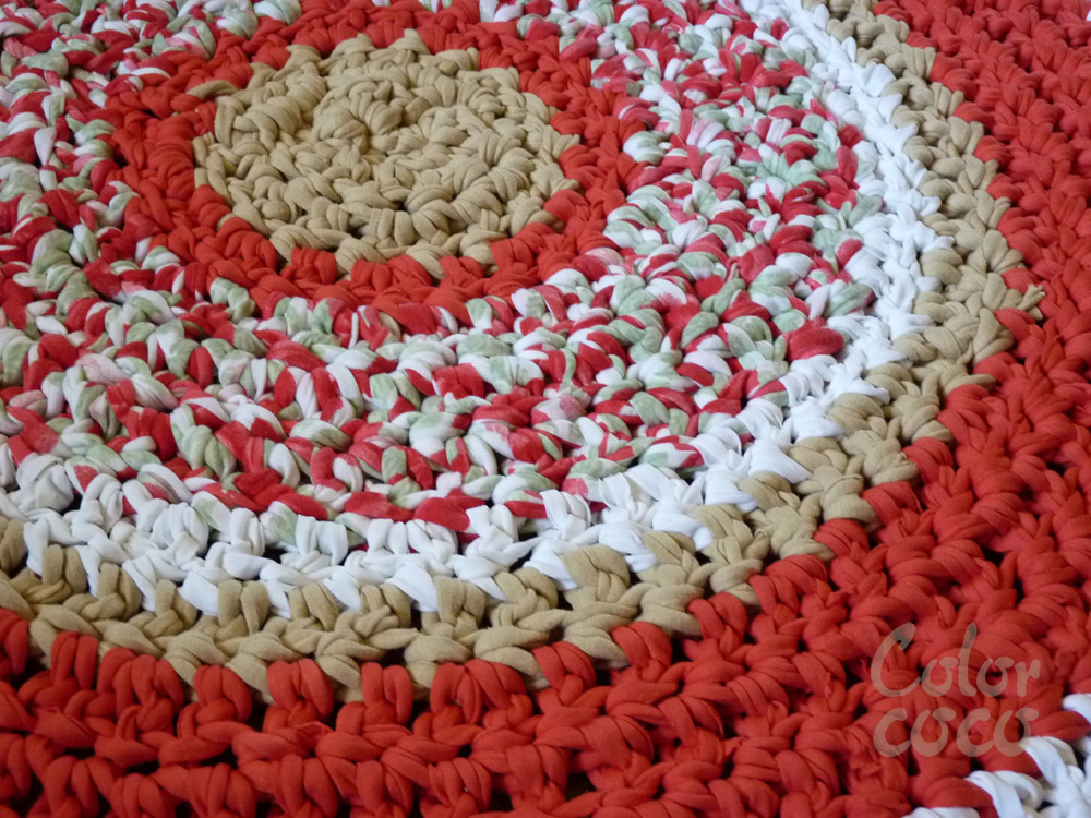 Color Coco: Alfombras tejidas al crochet en totora