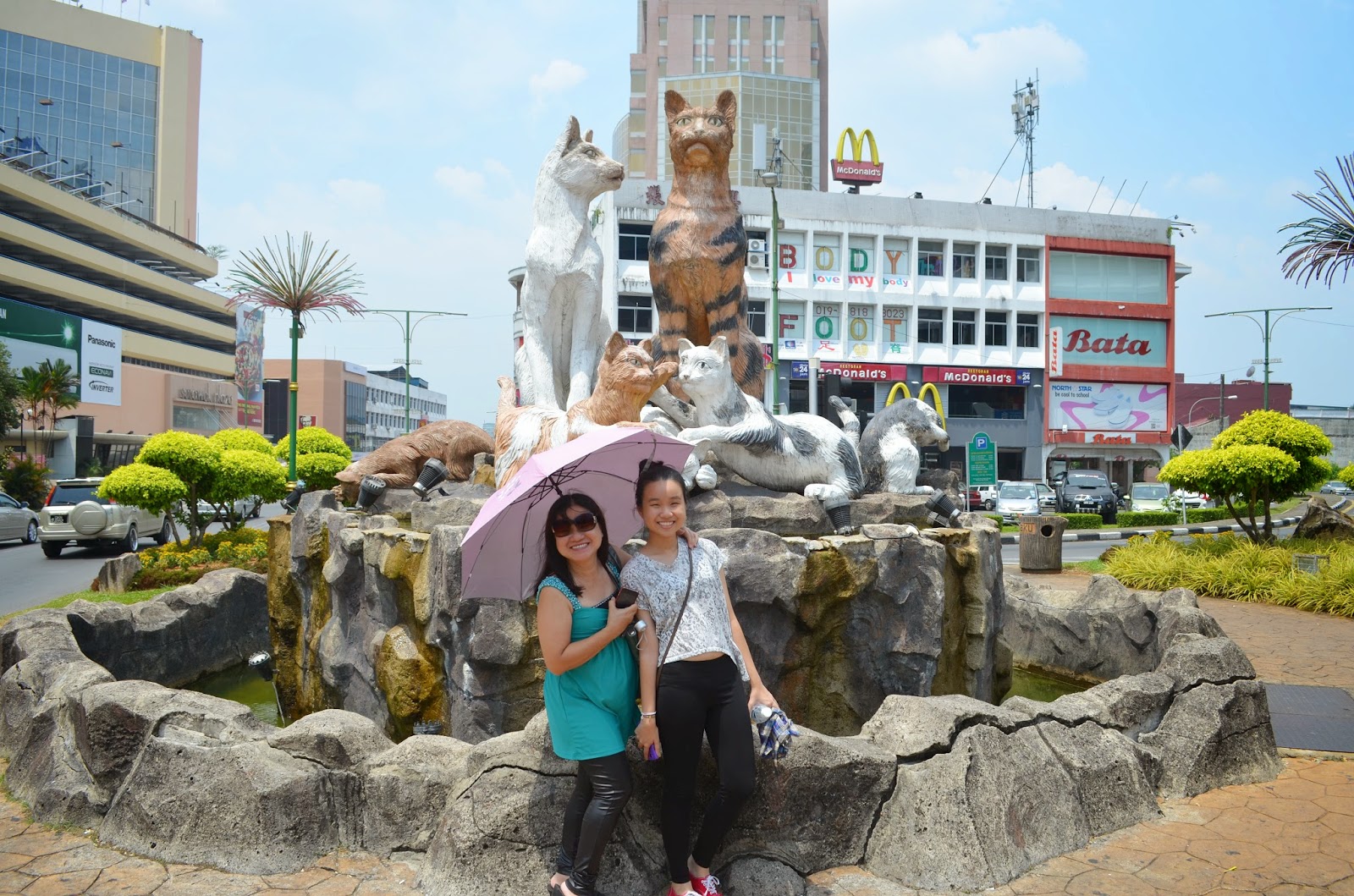 Pn Tays Blog: Kuching Cat Statues