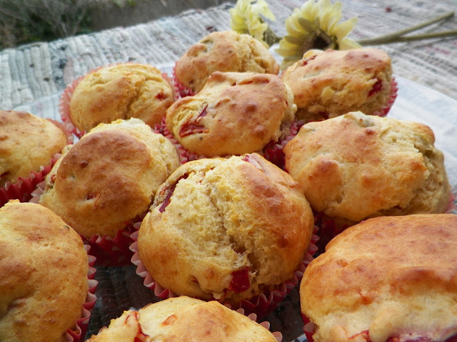 
muffins Con Aceitunas, Pimientos De Piquillo Y Queso.
