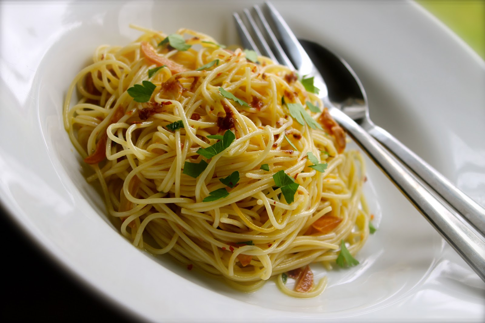 Savoir Faire Capellini con aceite de oliva, ajo y anchoas