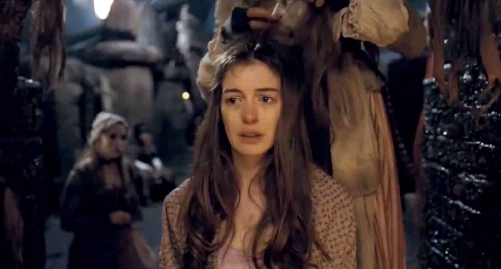 http://3.bp.blogspot.com/-uq_II-MMr0M/UNNQcS5PpHI/AAAAAAAAFno/C0M-Zp3_nbM/s1600/Anne+Hathaway+as+Fantine.jpg