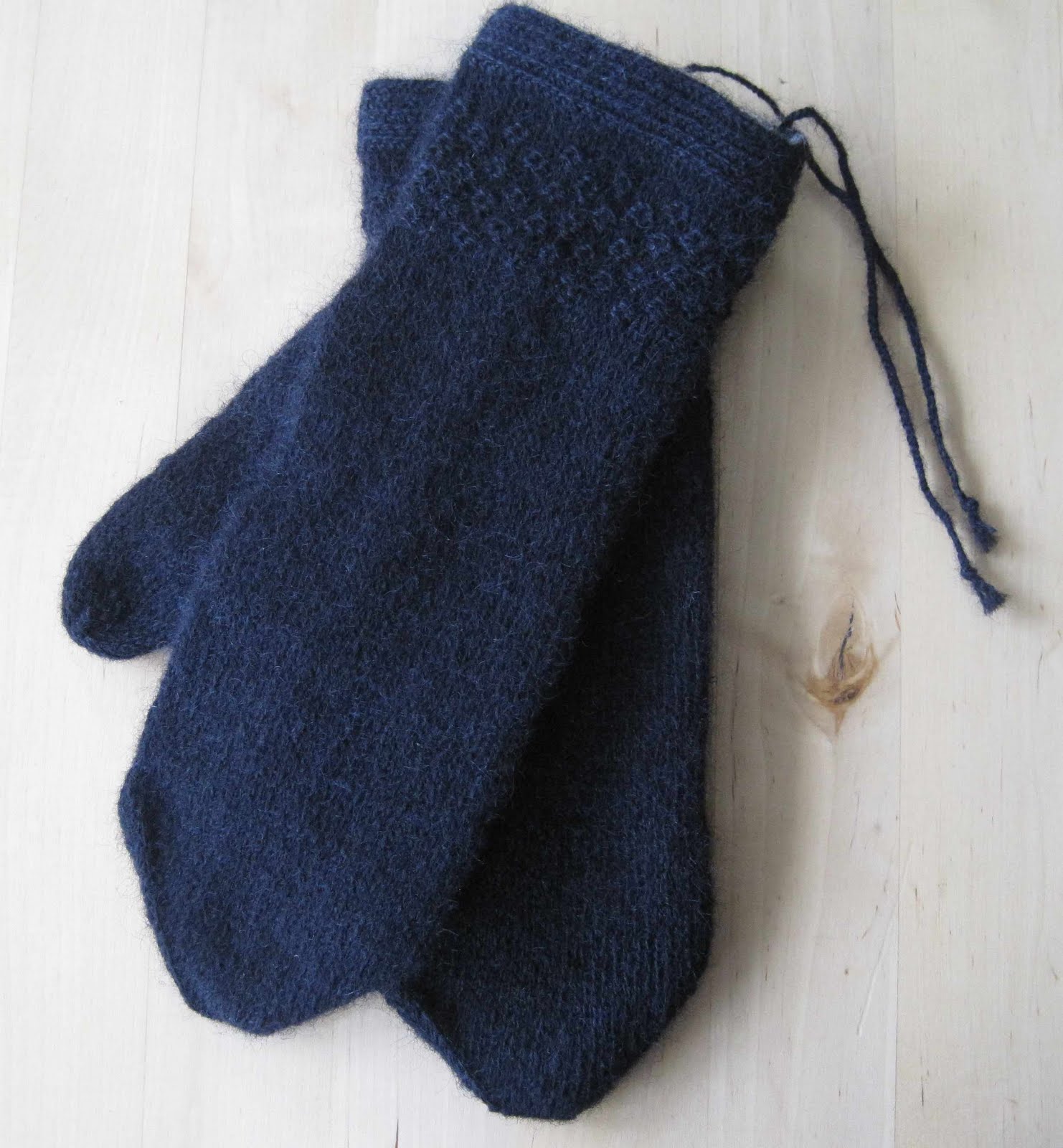 Lappone Black twined knitted mittens
