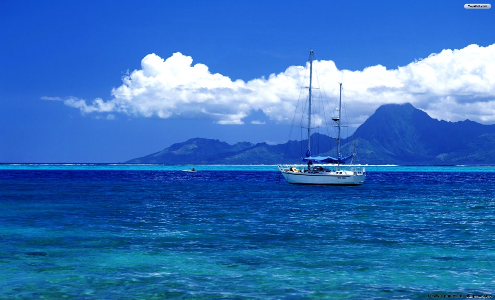 Boats in the Sea Desktop Boats in the Sea Desktop