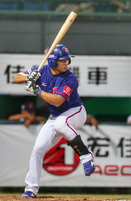 第28屆亞洲棒球錦標賽7日晚間在新莊棒球場開打,中華隊(圖)對戰日本隊,這場冠軍前哨戰萬眾矚目,可惜中華隊打線熄火,讓日本隊提前在第8局以10比0奪勝。 第28屆亞洲棒球錦標賽7日晚間在新莊棒球場開打,中華隊(圖)對戰日本隊,這場冠軍前哨戰萬眾矚目,可惜中華隊打線熄火,讓日本隊提前在第8局以10比0奪勝。