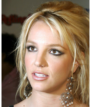 Makeup duel - Page 2 Britney+Spears+without+makeup+Pose+%25283%2529
