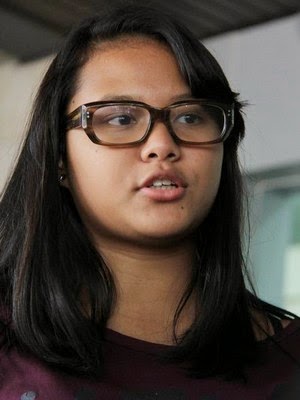 Aurel masih tampak natural dengan kulit hitam manis