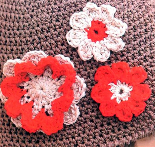 flores en sombrero tejido a crochet