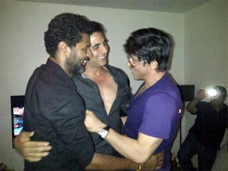 Shah Rukh parties with Rowdy Rathore team Akshay,Sonakshi and Prabhudeva