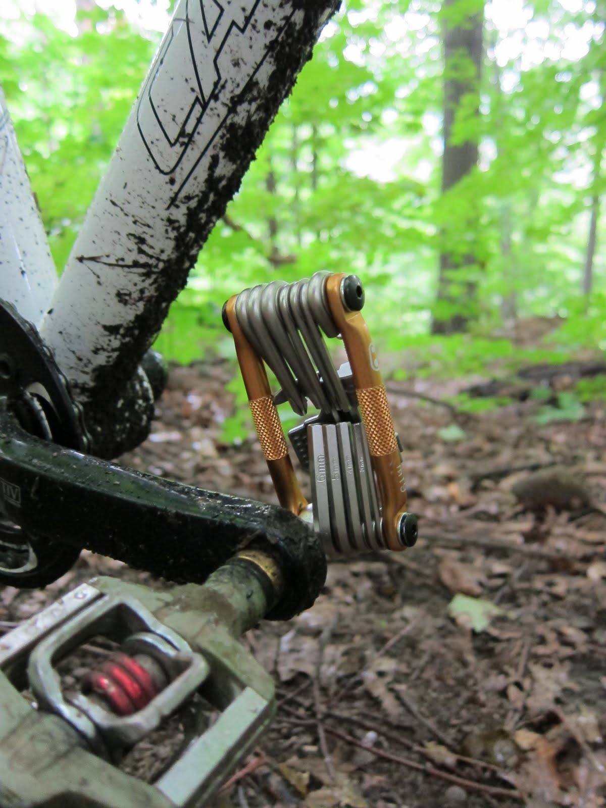 Review Crank Brothers M19 Multi Tool Red Rocks Review