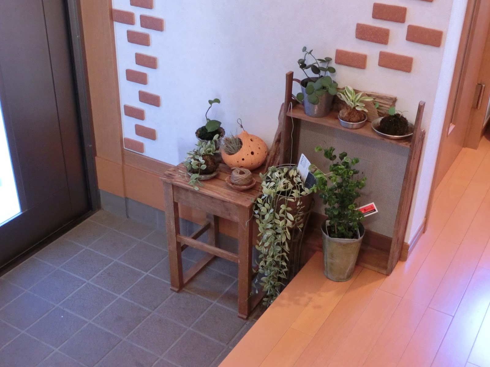 画像 玄関 棚の作り方(ダイソー セリア DIY 収納 一人暮 ディスプレイ 100均 百均 賃貸 NAVER まとめ