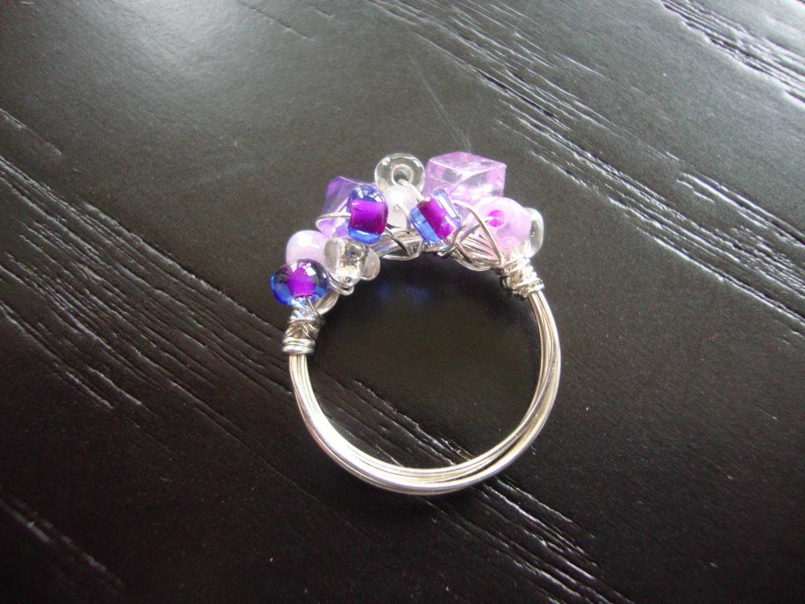 STRAWBERRY BOX Bead and wire ring tutorial