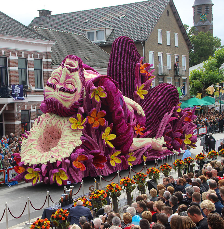 “In Zundert, in the South of the Netherlands, we are crazy about our flower parade” - 19 Giant Flower Sculptures Honour Van Gogh At World’s Largest Flower Parade In The Netherlands “In Zundert, in the South of the Netherlands, we are crazy about our flower parade” - 19 Giant Flower Sculptures Honour Van Gogh At World’s Largest Flower Parade In The Netherlands