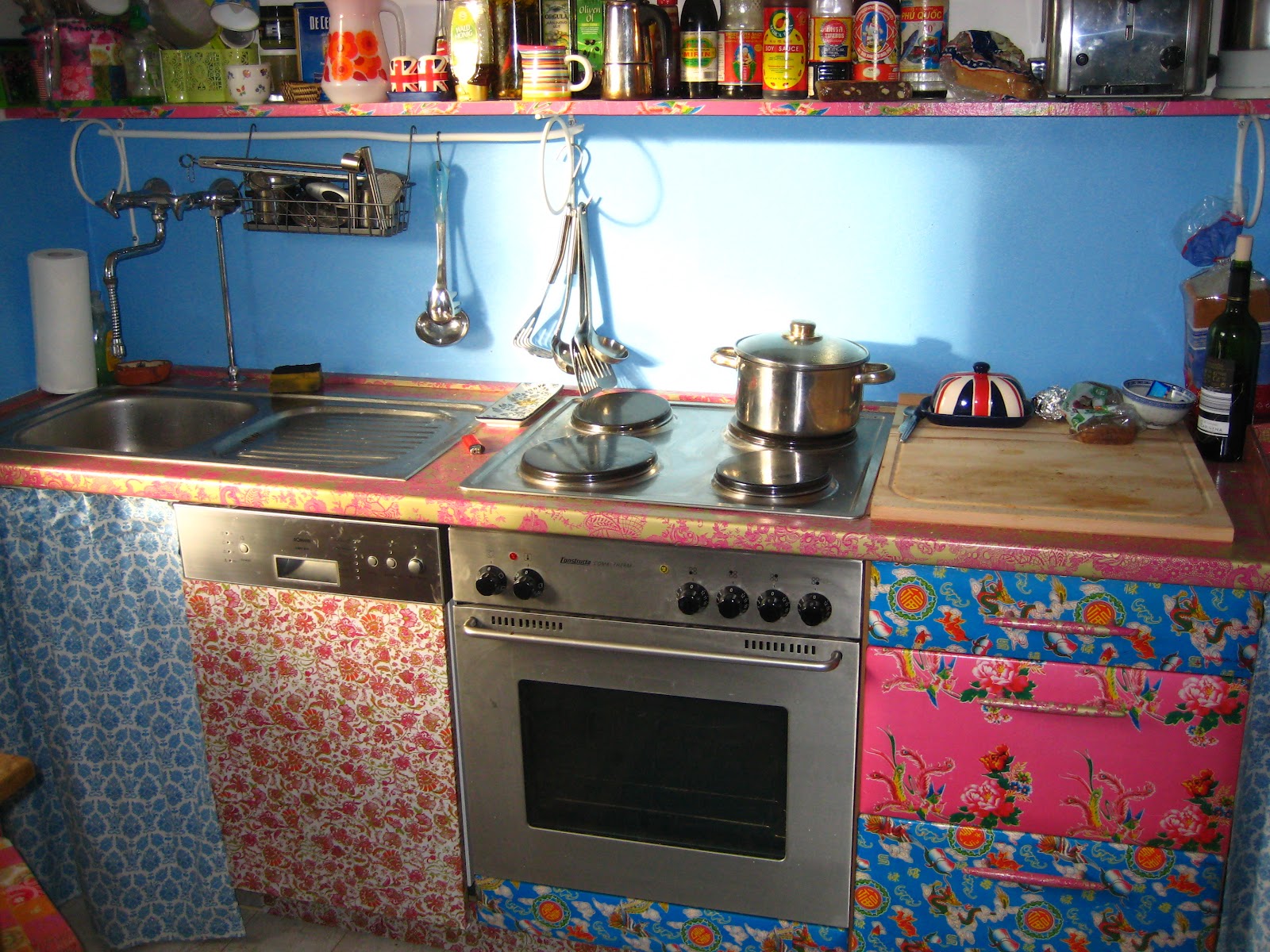 Möbelfee: Braune Küchenfront? Nicht bei uns!