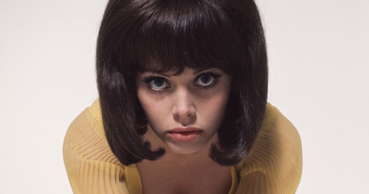 wallpaper: Britt Ekland Wallpaper