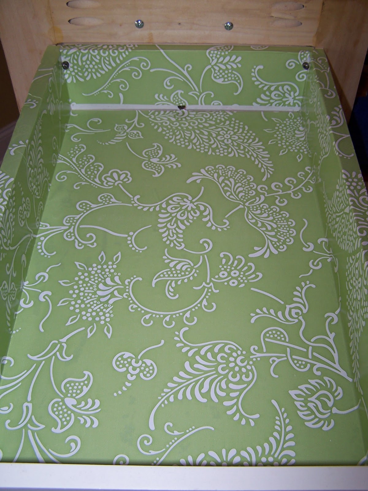 Bella Before and After How to line your drawers with contact paper.