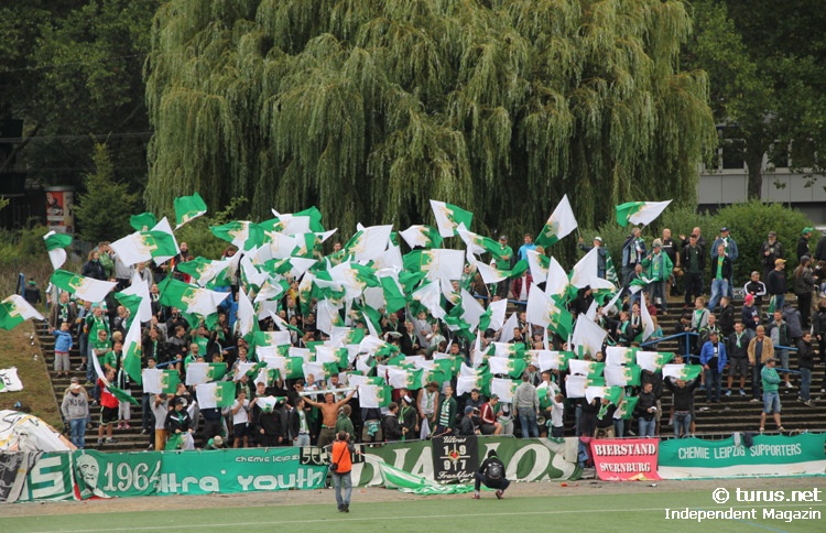 Le Mouvement en Allemagne . - Page 8 Fahnenchoreo_diablos_leipzig_bei_s04_20130908_1327277703