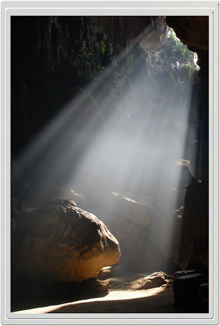 Tam Thanh Grotto Enchants Tourists with Scenic Beauty