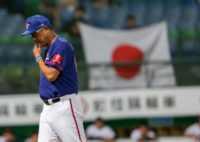 第28屆亞洲棒球錦標賽7日晚間在新莊棒球場開打,中華隊(圖)對戰日本隊,這場冠軍前哨戰萬眾矚目,可惜中華隊打線熄火,讓日本隊提前在第8局以10比0奪勝。 第28屆亞洲棒球錦標賽7日晚間在新莊棒球場開打,中華隊(圖)對戰日本隊,這場冠軍前哨戰萬眾矚目,可惜中華隊打線熄火,讓日本隊提前在第8局以10比0奪勝。