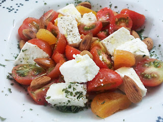 salada tomate cereja queijo branco amêndoas damasco