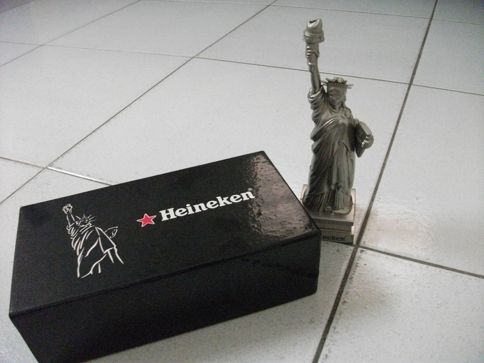 Kim Soong Item 3Heineken Beer Statue Of Liberty Lighter