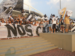 Engenhão: a torcida protesta e a diretoria do Botafogo se omite sobre a interdição do estádio